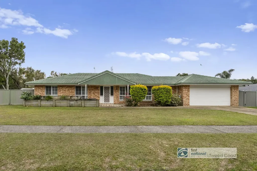 Banora Point 3 Bedroom Renovated Entertainer in a Prime Banora Point Location!