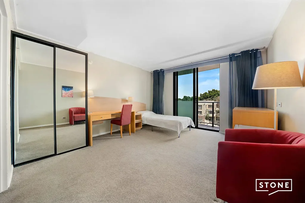 Resort style studio in convenient location