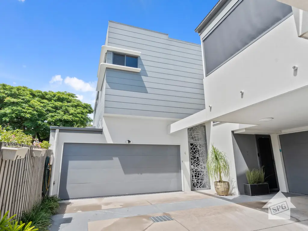 Mount Gravatt East 3Moenga Luxury Living