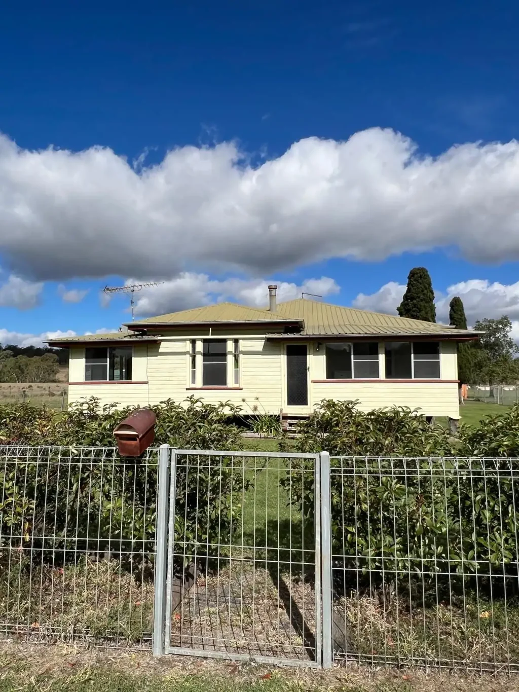 Tranquil Home Out Of Town
