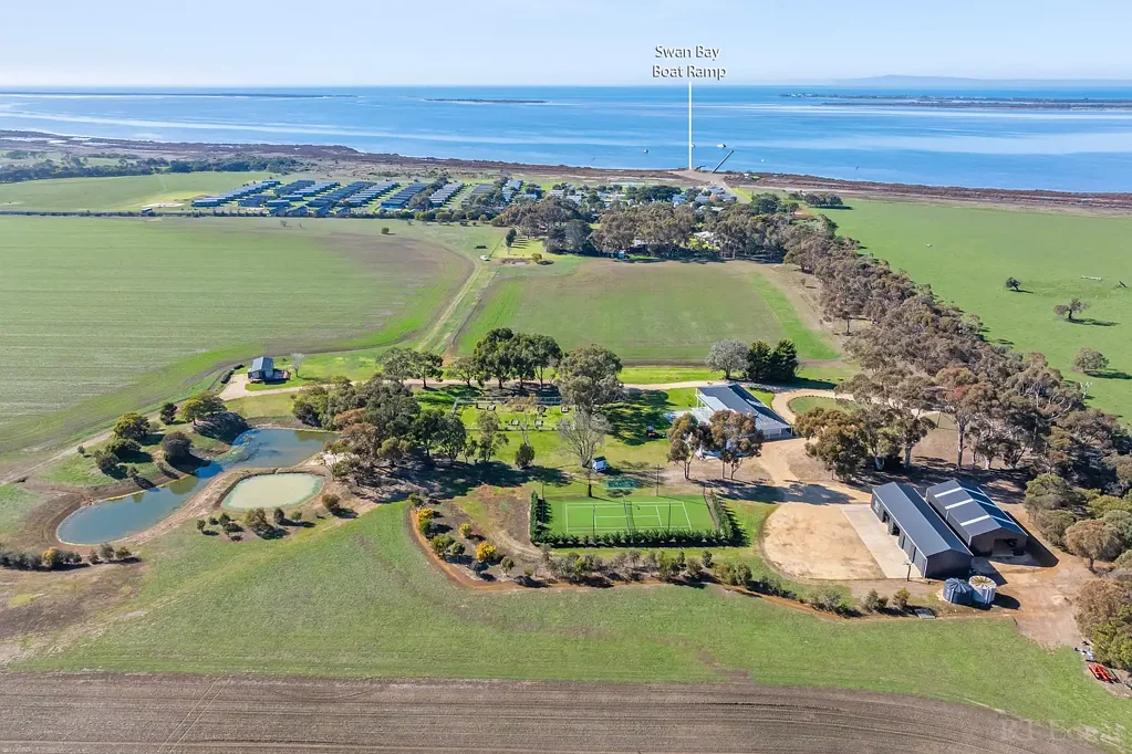 Swan Bay Coast-Meets-Country Luxury