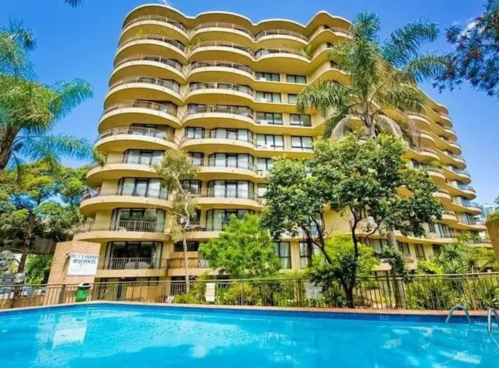 Large 1 bedroom apartment in great location