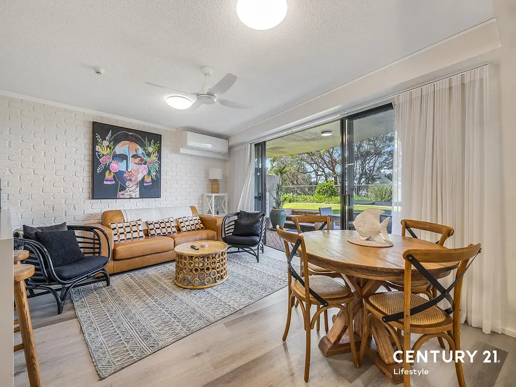 Golden Beach 2ห้องนอน Prime Waterfront Living in the Heart of Golden Beach