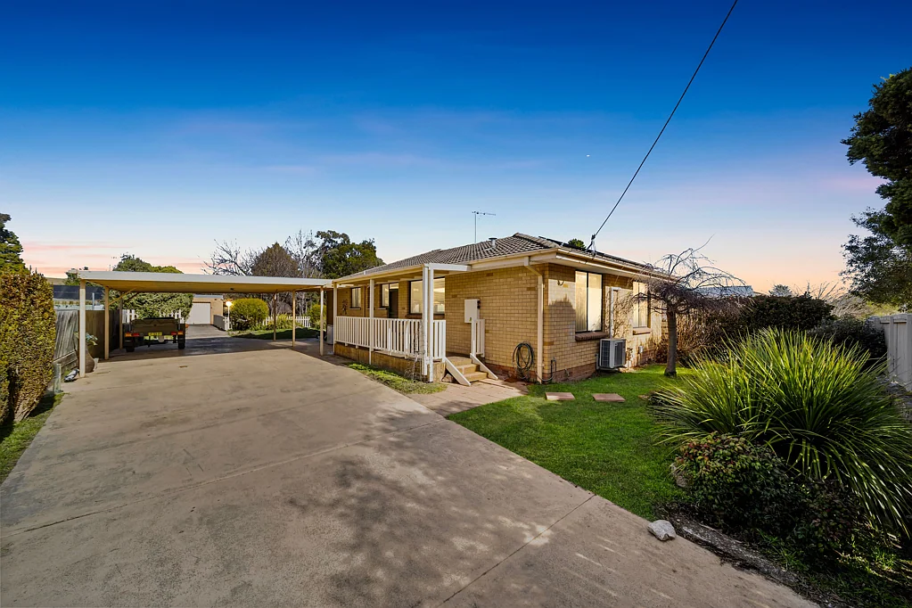 14 Elizabeth Crescent, Queanbeyan East, NSW 2620