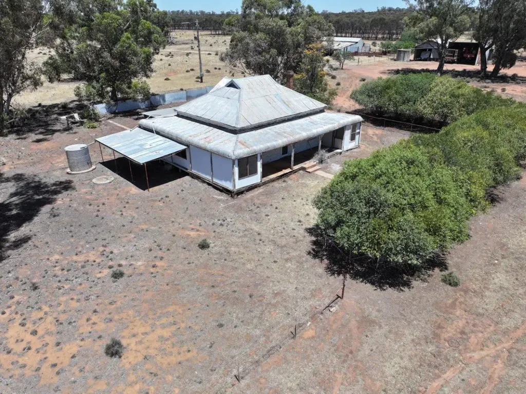 Alleena  Genuine 'tree change' opportunity