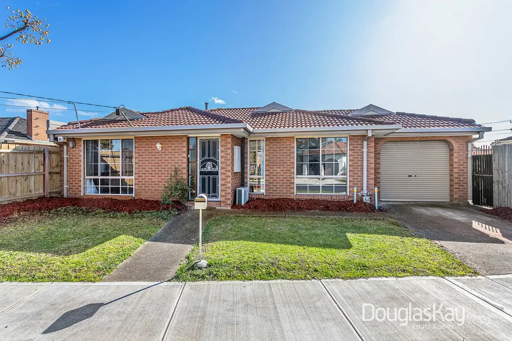 Single Level, Spacious & Superbly Located