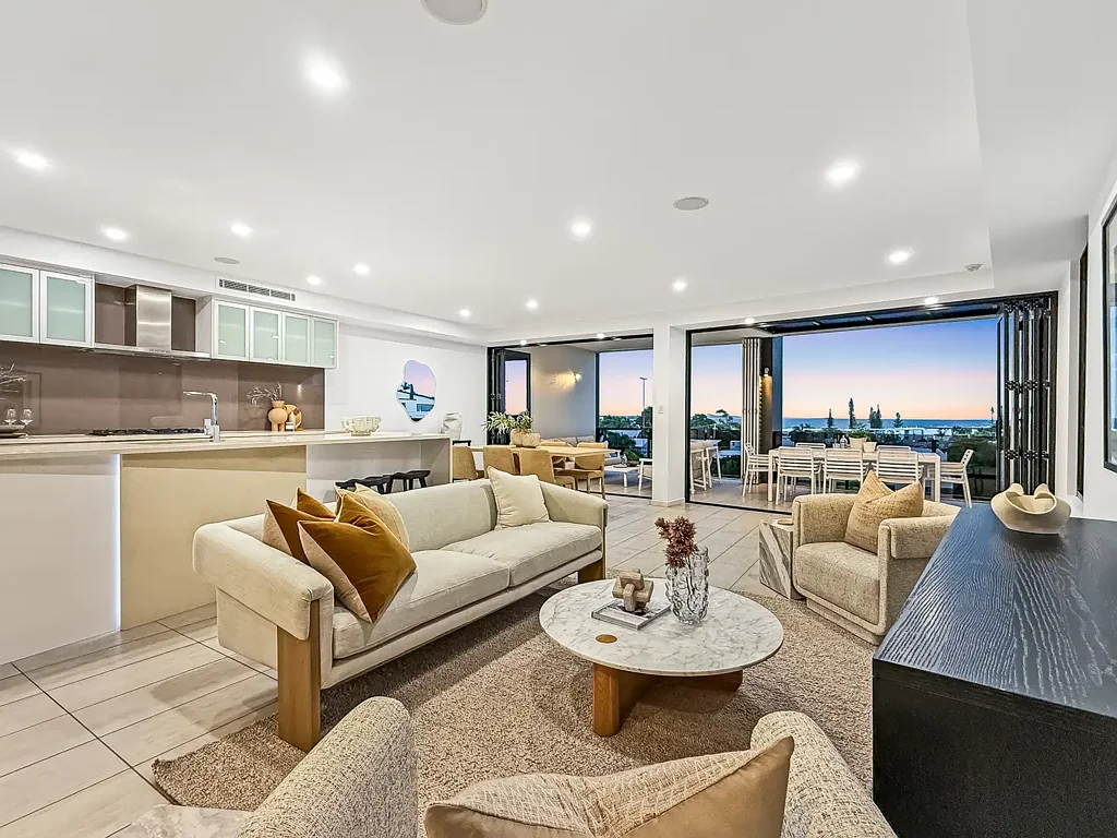 Alexandra Headland 3 Bedroom North Facing, House Sized Apartment with Ocean Views and 3 Carparks