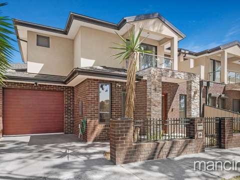 Altona North 3 Bedroom Stylish Townhouse with Single Garage