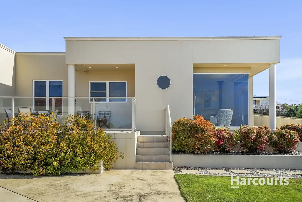 Bridport 4房  Executive Elegance Meets Coastal Serenity