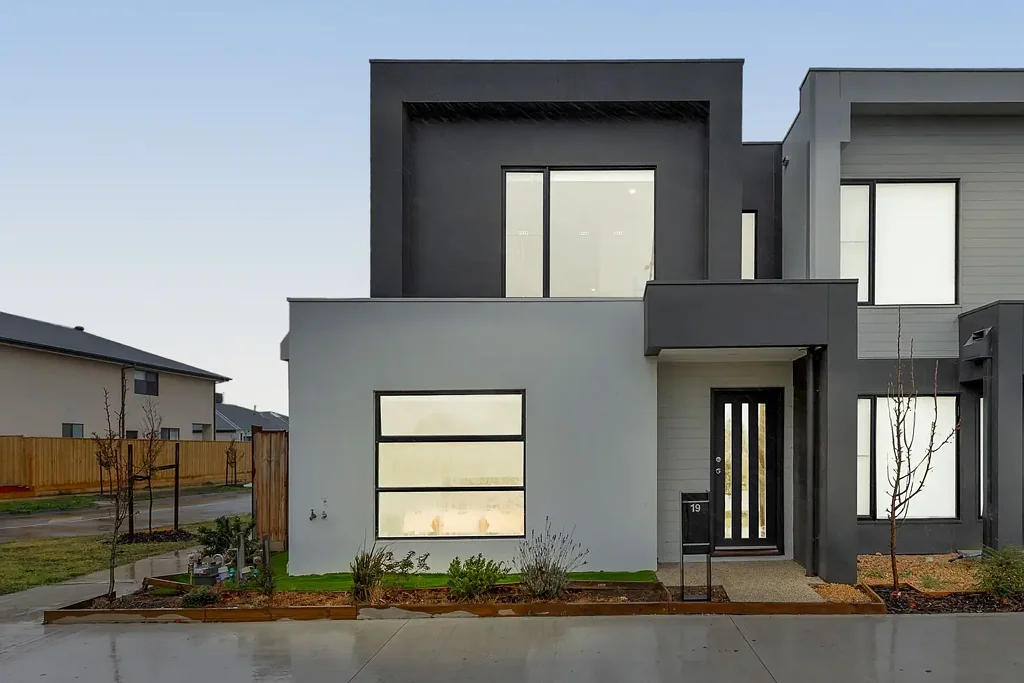 19 Clapton Lane, Donnybrook, VIC 3064