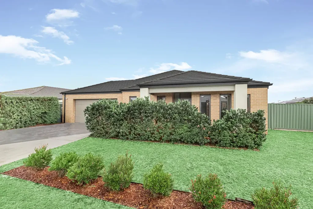 Koroit 4房  Contemporary Comfort in a Peaceful Court Location