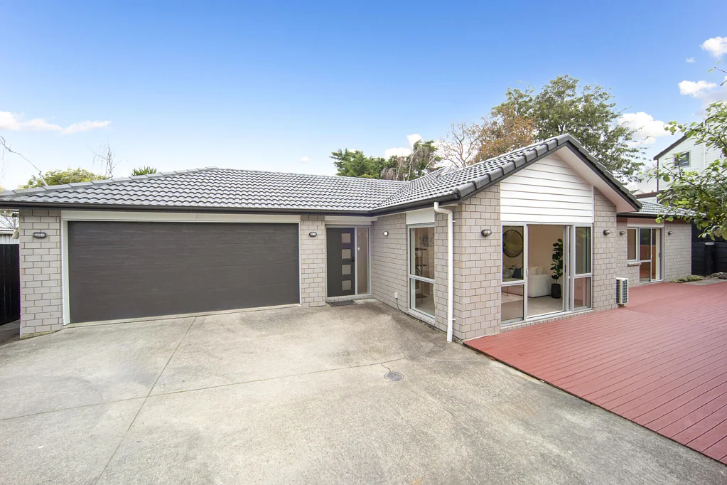 New Lynn 4غرفة نوم Renovated Brick & Tile Beauty on 562m² Land