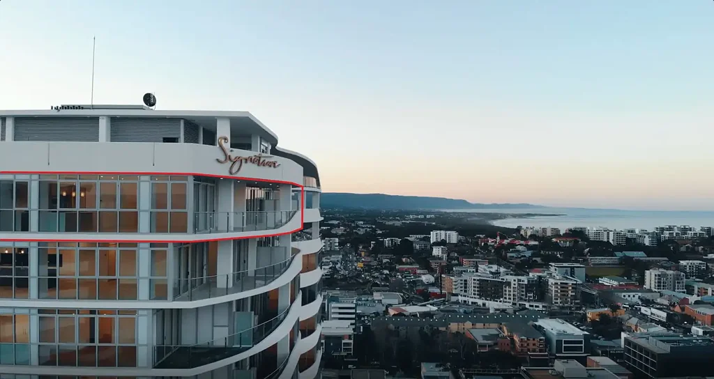 Wollongong 3房 顶层绝版海景 360度壮丽景观 开放式奢华空间 高端厨房备餐 主卧套内卫浴 双阳台观日出日落 礼宾服务健身房 泳池露台 3车位安保 步行即享生活 便捷通往悉尼 Signature Penthouse