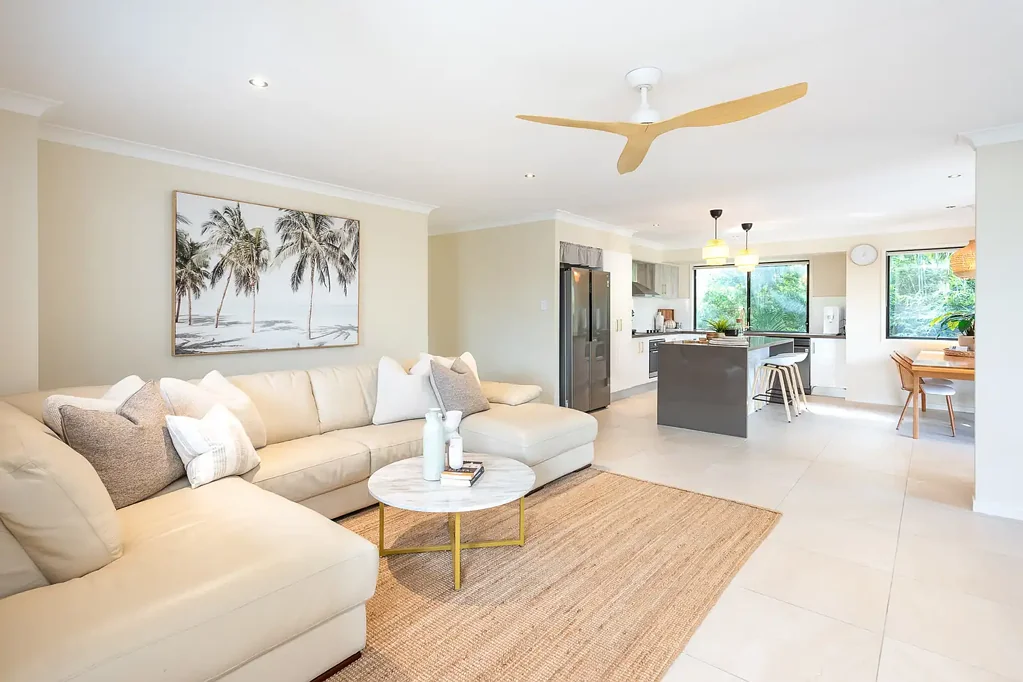 Molendinar 4房  Move-In Ready Family Home With Multiple Living Spaces