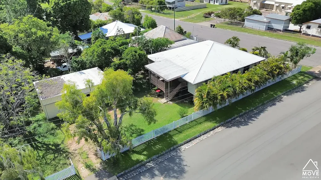 Charters Towers City 4房  Charming 4-Bedroom Family Home With Shed