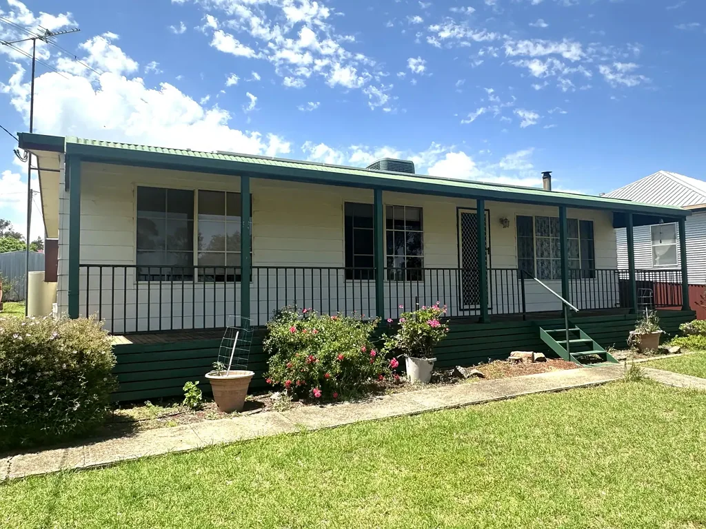 68 East Street, Harden, NSW 2587