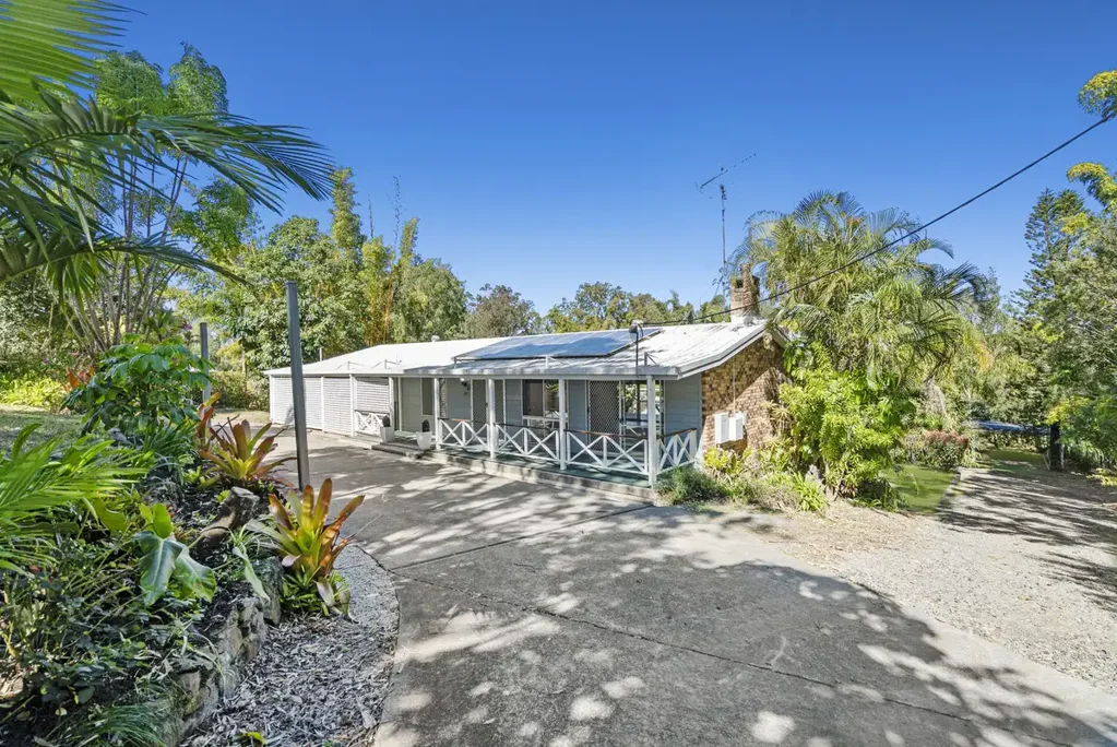Pimpama 6 Bedroom Dual living Residences, Sought after Location