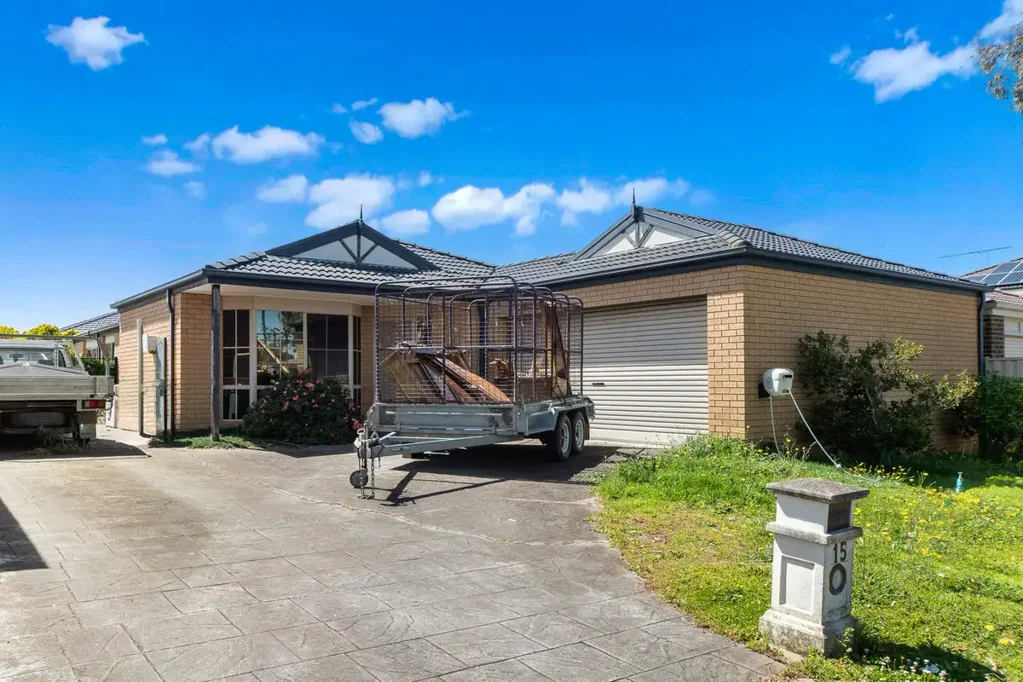 15 Halsbury Place, Skye, VIC 3977