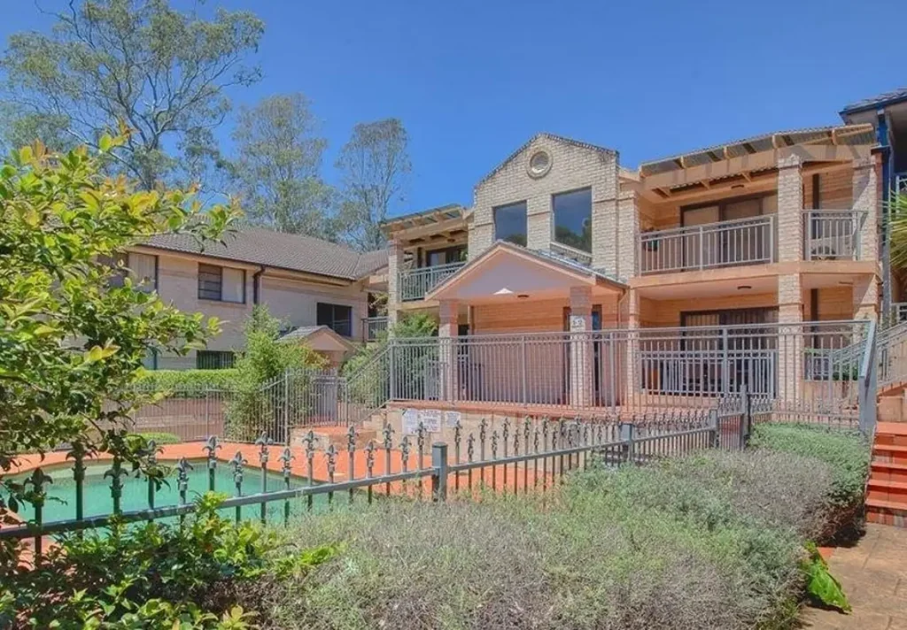 3-Bedroom Apartment Overlooking the Pool