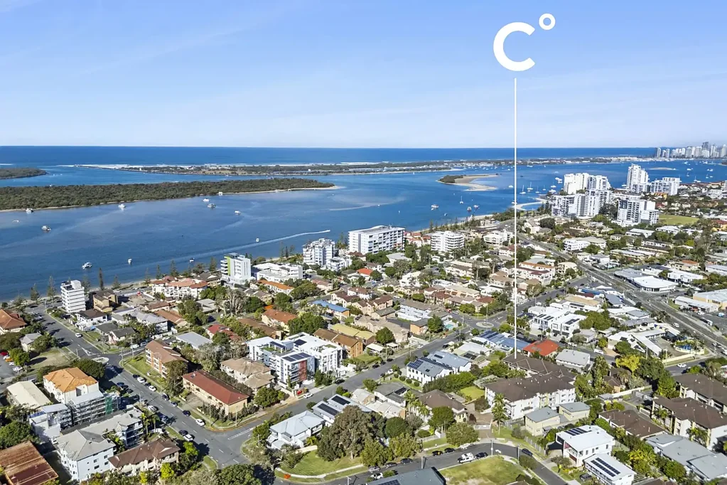 Biggera Waters 2બેડરૂમ Secure, Stylish and Central Apartment, 500m from the Broadwater