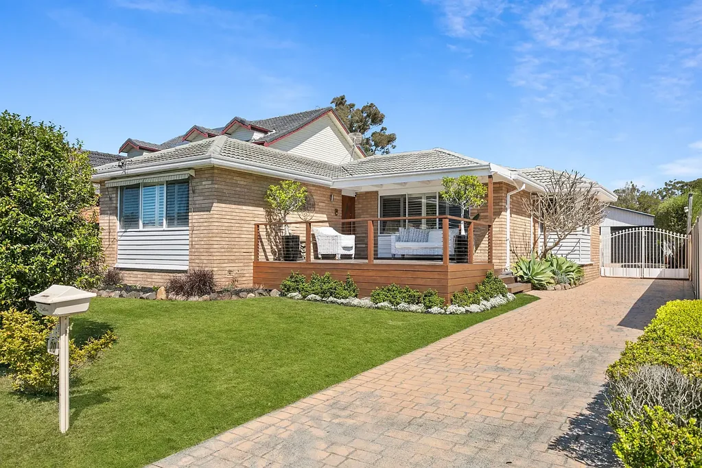 Albion Park 5ਬੈੱਡਰੂਮ House & Granny Flat - Central Location on 698m²