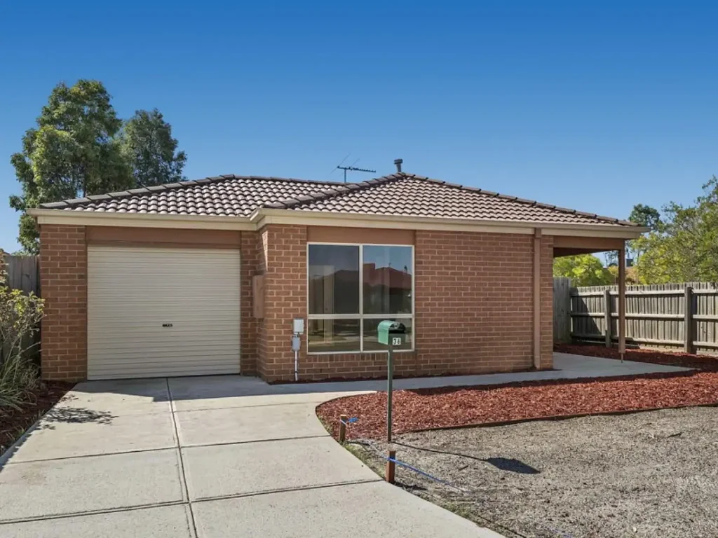 Neat, Spacious Home Close to Transport