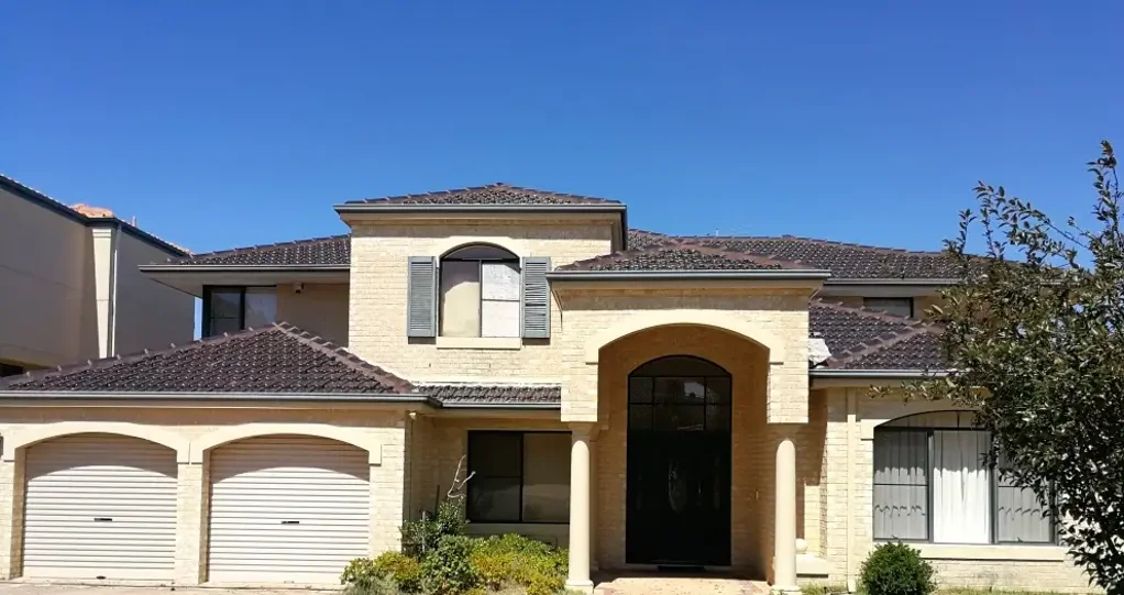 DRESS CIRCLE MILLION DOLLAR LOCATION 
HUGE 5BRM 3BTH 426m2 MANSION - PARTIALLY FURNISHED