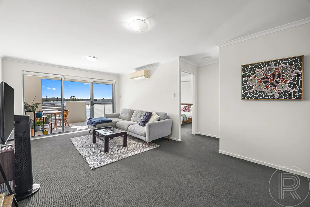 Mountain Creek 2房  Elevated Top Floor Apartment with North Aspect & Sunset Views