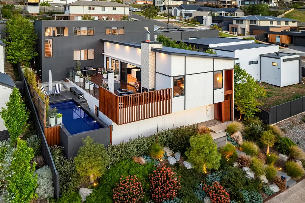 Highton 4ਬੈੱਡਰੂਮ Grand-Scale Luxury with Unrivalled Lifestyle in Highton