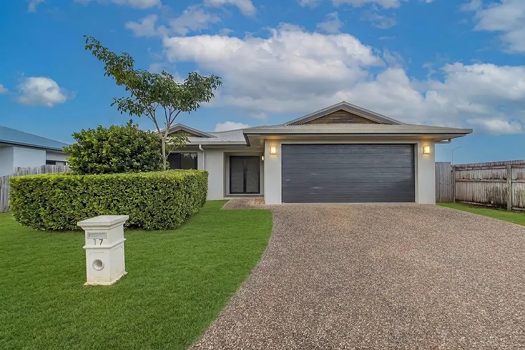 Mount Low 4 Bedroom Modern, Low-Maintenance Home in Quiet Court Location!