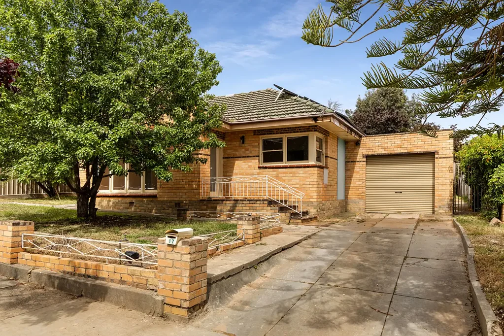 17 Putnam Avenue, Strathdale, VIC 3550