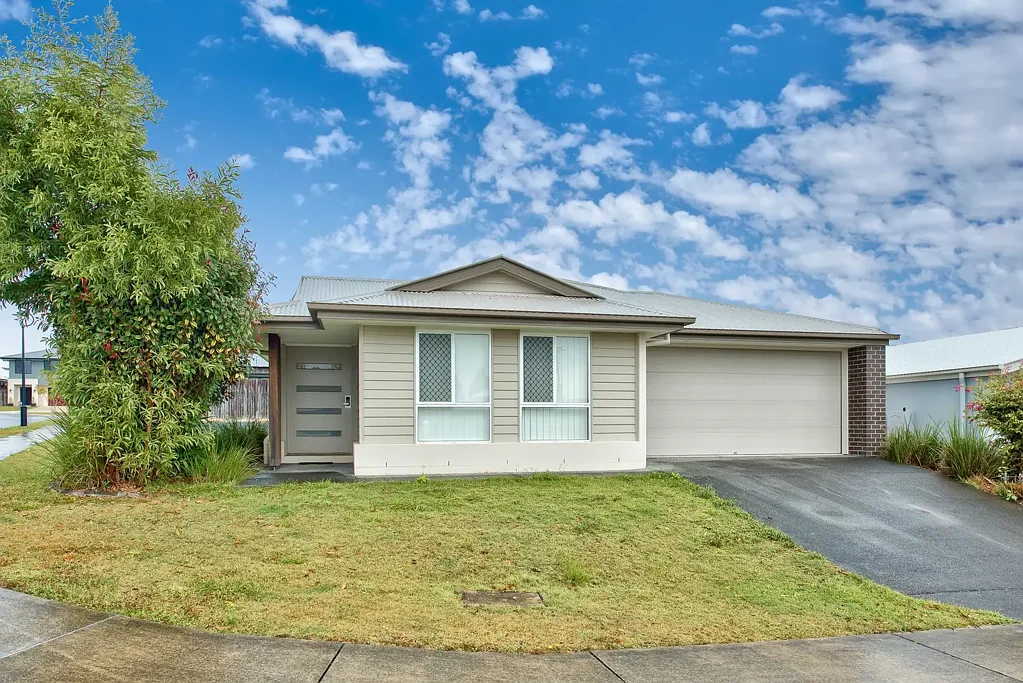 Thornlands 4 Bedroom Modern Family Living in The Rise Estate - Space, Style & Convenience