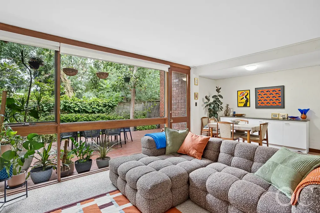 Unley 3Phòng ngủ Open the Door to Convenience, with every amenity at your fingertips in stunning leafy Unley.