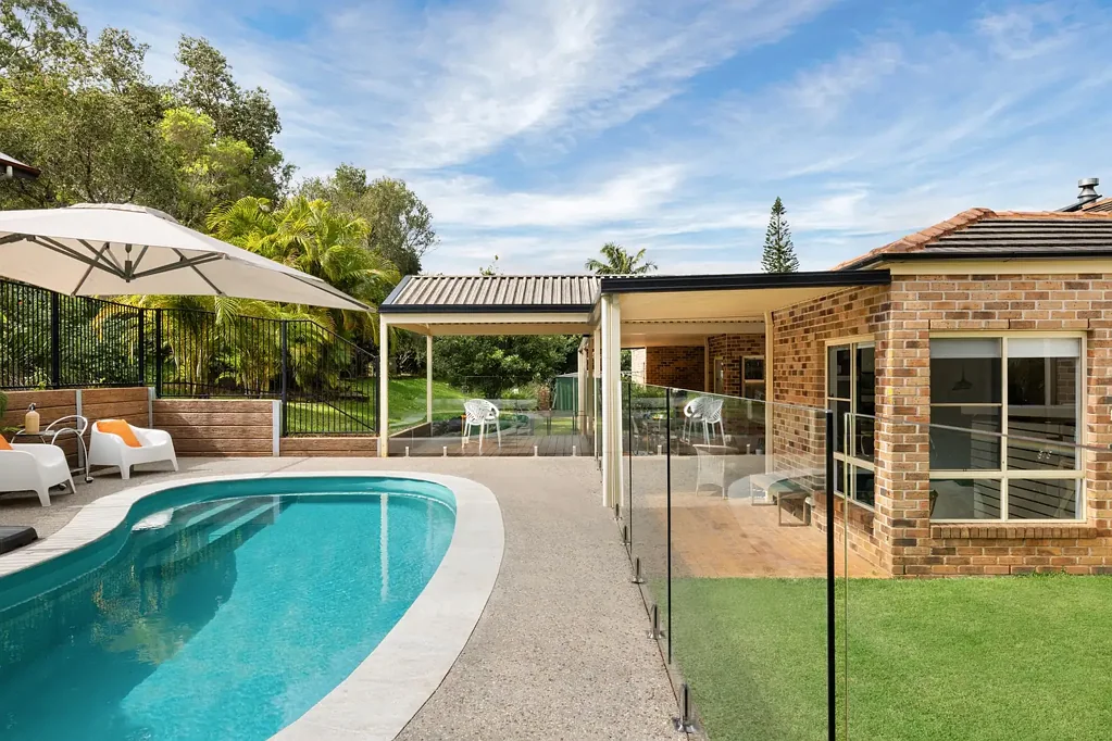 Clunes 4Moenga Expansive home on large block, walk to the Village