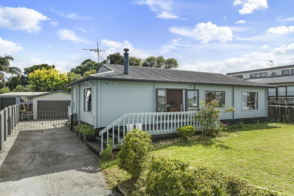 Wattle Downs 3房  Must Be Sold - Gateway to Coastal Family Living