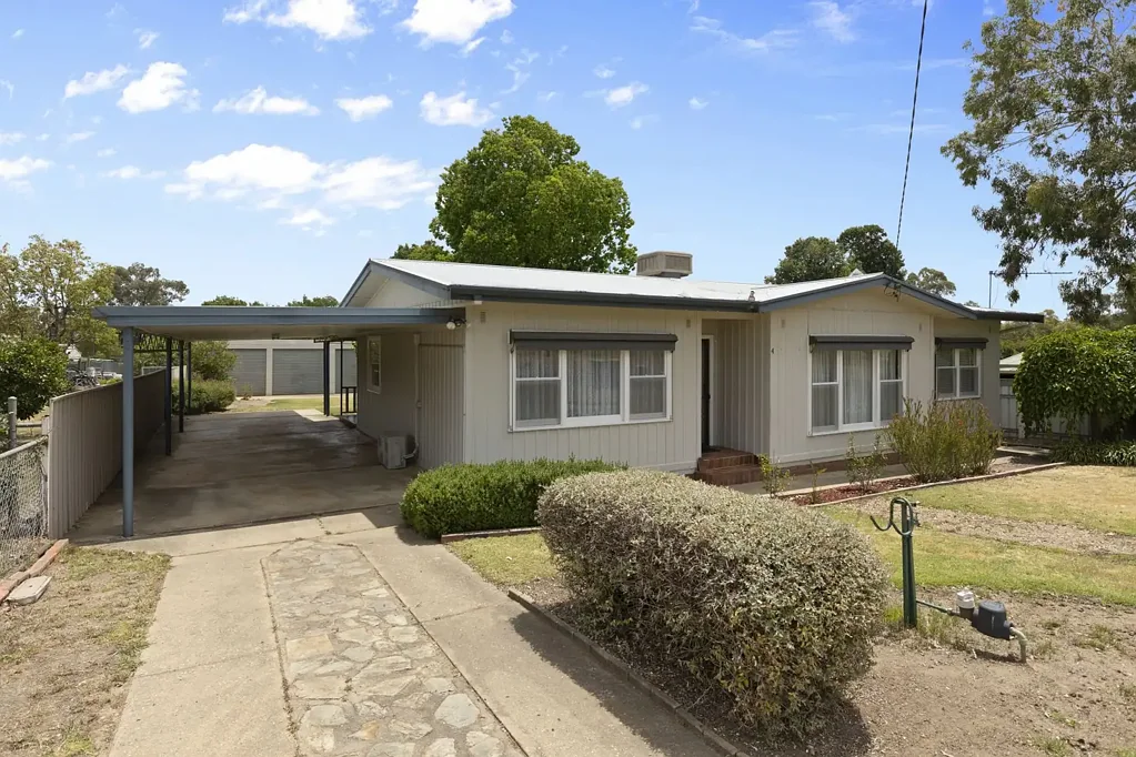 4 Young Street, Tarcutta, NSW 2652