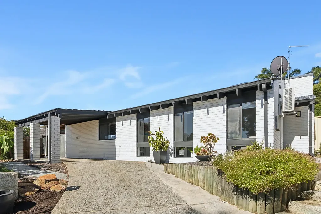 16 Wirilda Crescent, Greenwood, WA 6024