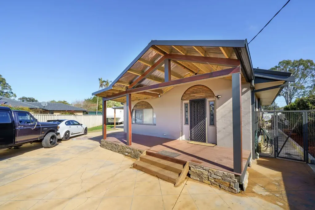 Port Macquarie 4침실 Spacious Family Retreat with Versatile Living in a Tightly Held Westport Pocket
