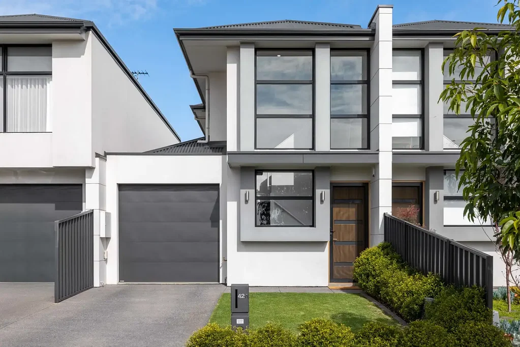 Morphettville 3Moenga Style, Space & Effortless Living.