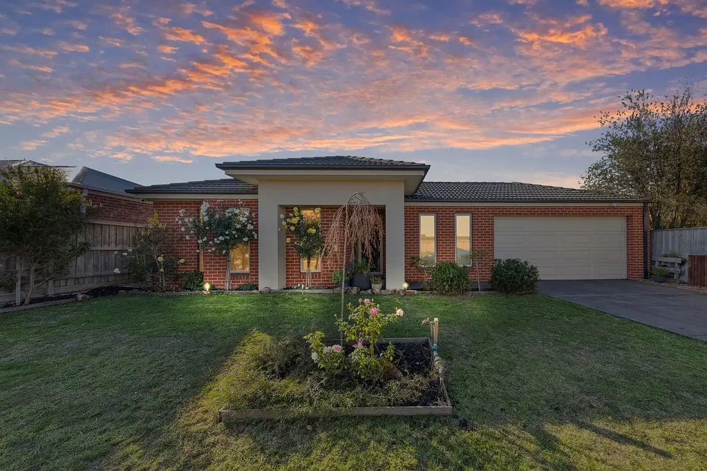 Pakenham 4Zimmer YOU'LL BE GREEN WITH ENVY IF YOU MISS THIS PROPERTY!