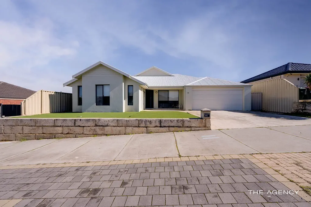 Ridgewood 4房  SPACIOUS FAMILY LIVING WITH A POOL & PLENTY OF ROOM TO GROW