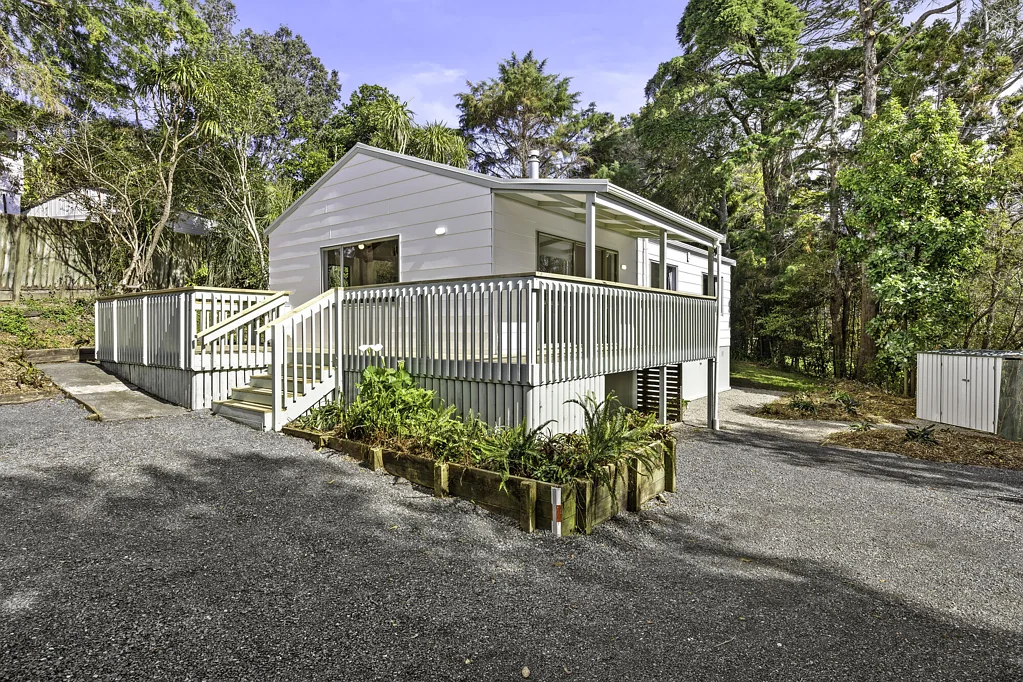 Ranui 3房  Renovated, Private and Packed with Potential