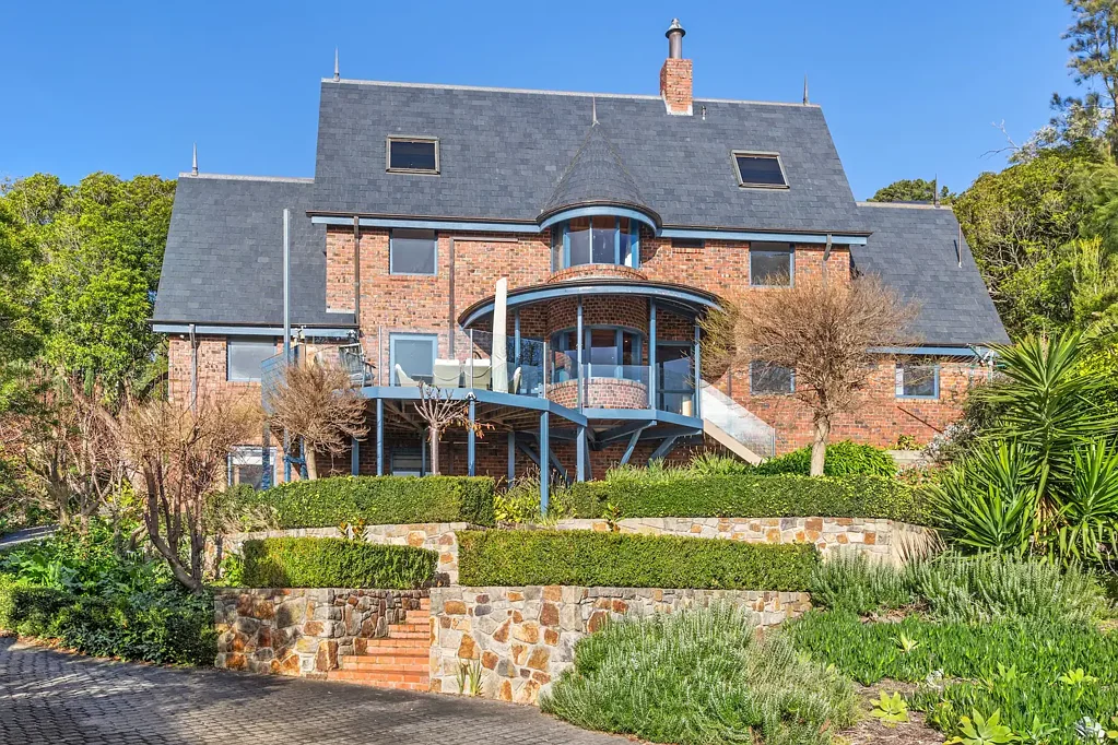 Mornington 3ਬੈੱਡਰੂਮ ARCHITECTURALLY UNIQUE IN A PREMIER CLIFF TOP POSITION