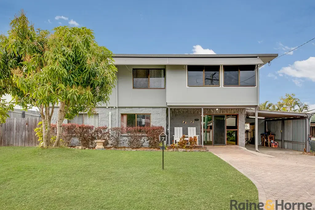 Boyne Island 5 Bedroom Dual Living with Pool, Shed & Room for Everyone!