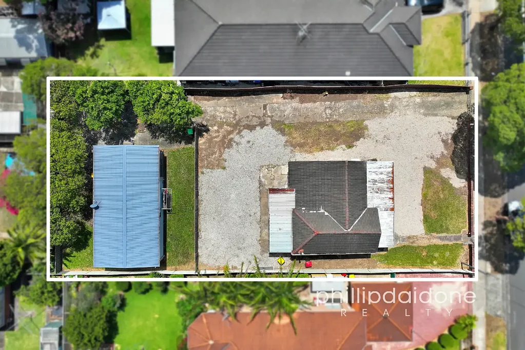 Regents Park 5房 巨大地块 20米临街面 6套联排许可 全新厨卫 高租潜力 HUGE LAND - 916m2 - D.A. APPROVED FOR 6 TOWNHOUSES..