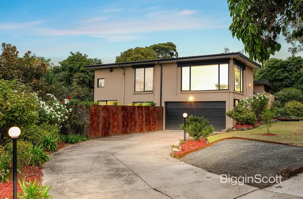 32 Strickland Drive, Wheelers Hill, VIC 3150
