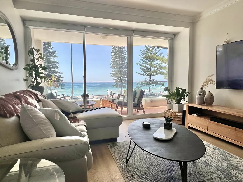 Breathtaking uninterupted beach views