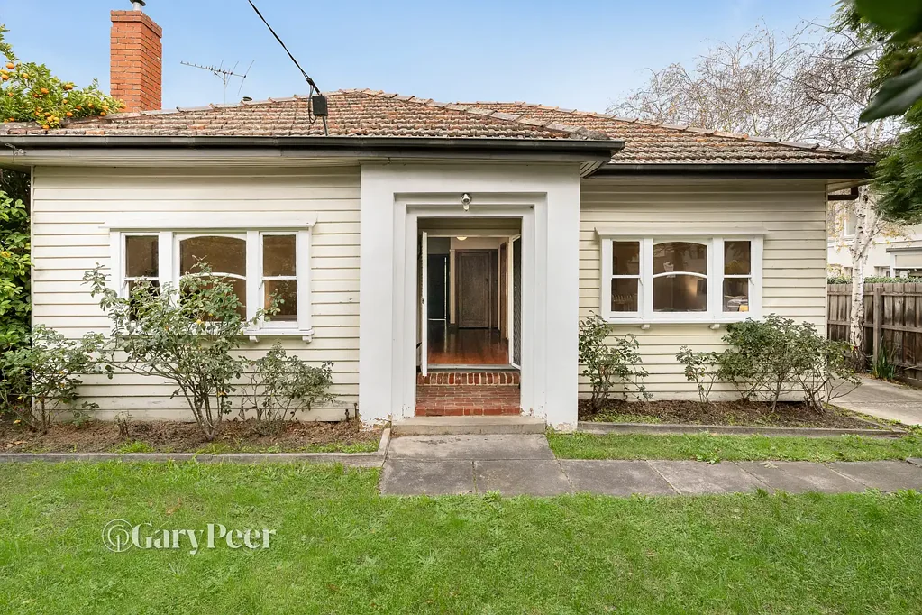 Caulfield South 3 Slaapkamer Weatherboard classic with expansive rear allotment