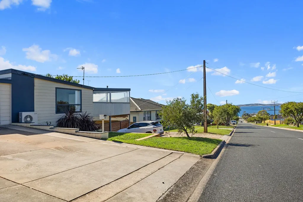 Port Lincoln 4ห้องนอน Elevated Coastal Living with Space, Views & Versatility