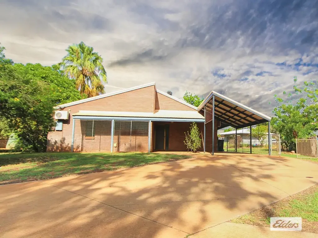 Katherine 3 Bedroom 889m2 Ground Level Brick home awaits in Katherine East